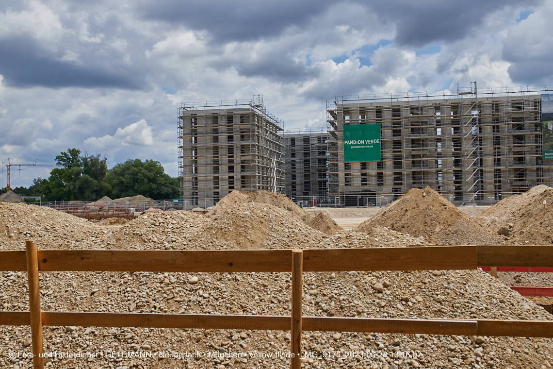 28.06.2023 - Baustelle Alexisquartier - neue DEMOS-Hinweisschilder